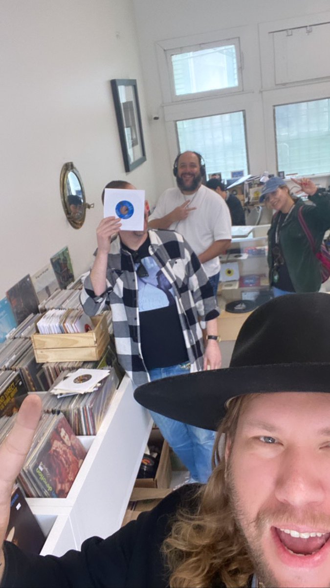 Daytime dig with quite a wrecking crew <a href="/djmorsecode/">Nathaniel</a> <a href="/Steve1der/">ST3V31D3R</a> @Sophenom