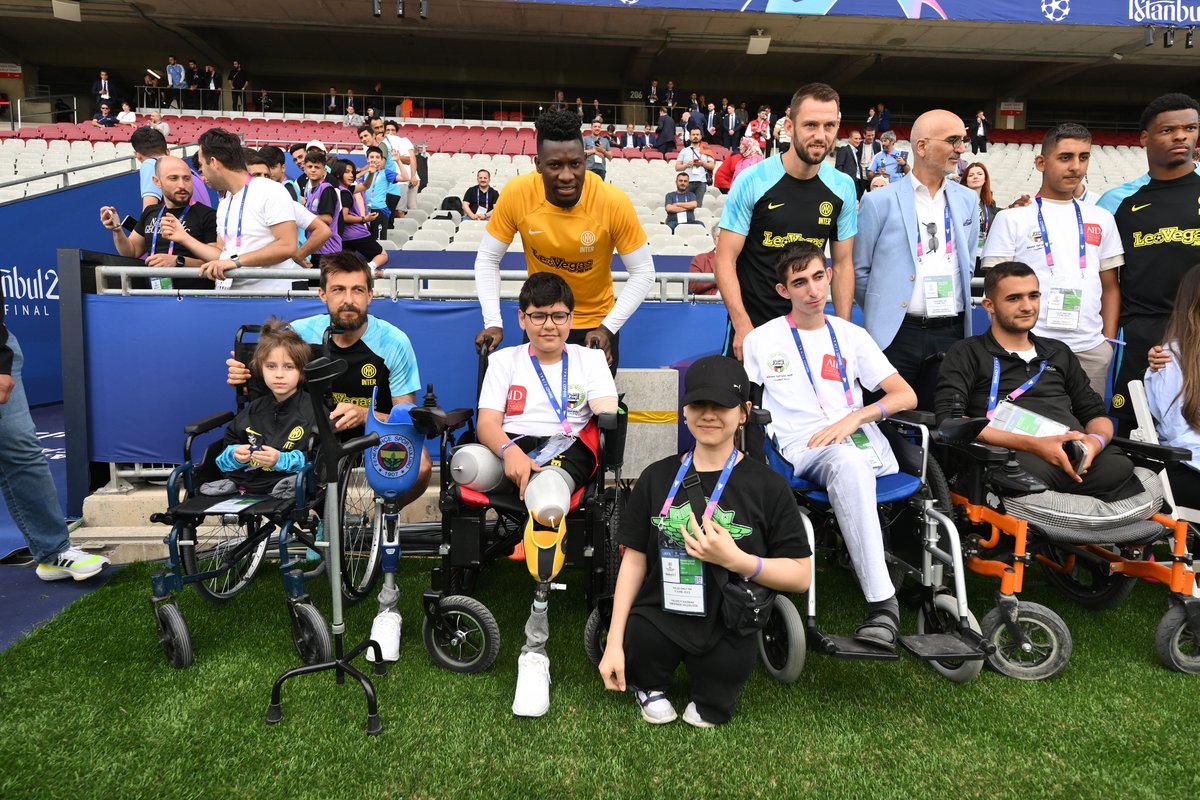 ❤️ Both #UCLfinal teams took time out from training in Istanbul on Friday to join the @UEFA_Foundation and children affected by the earthquakes in Türkiye and Syria.

🙌 Thank you, @ManCity and @Inter!

#FootbALL