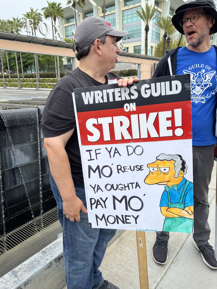#TheSimpsons picket was everything today. This show got me through the darkest days of the pandemic and has become a true comfort show. I got to express that to THE Matt Groening…but what happened next was truly bonkers… #WGAStrike #WGAStrong #DoTheWriteThing