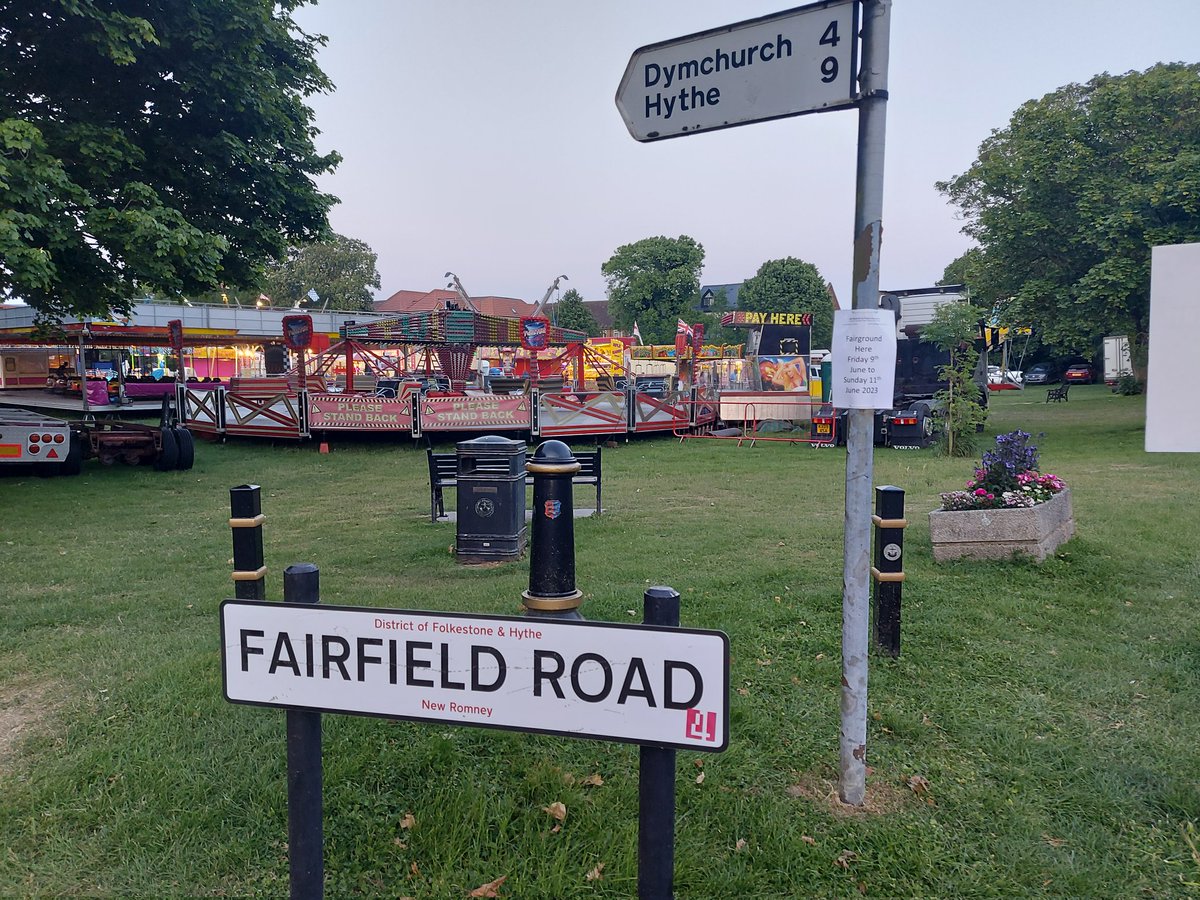 KentSpecials's tweet image. S/Insp out this evening in the rural wards of #Folkestone providing a visible policing presence in #NewRomney #Lydd #Greatstone #Dymchurch on a glorious &amp;amp; sunny Friday evening. All in order, vehicle and foot patrols completed. Continuing until 00:00. DH
