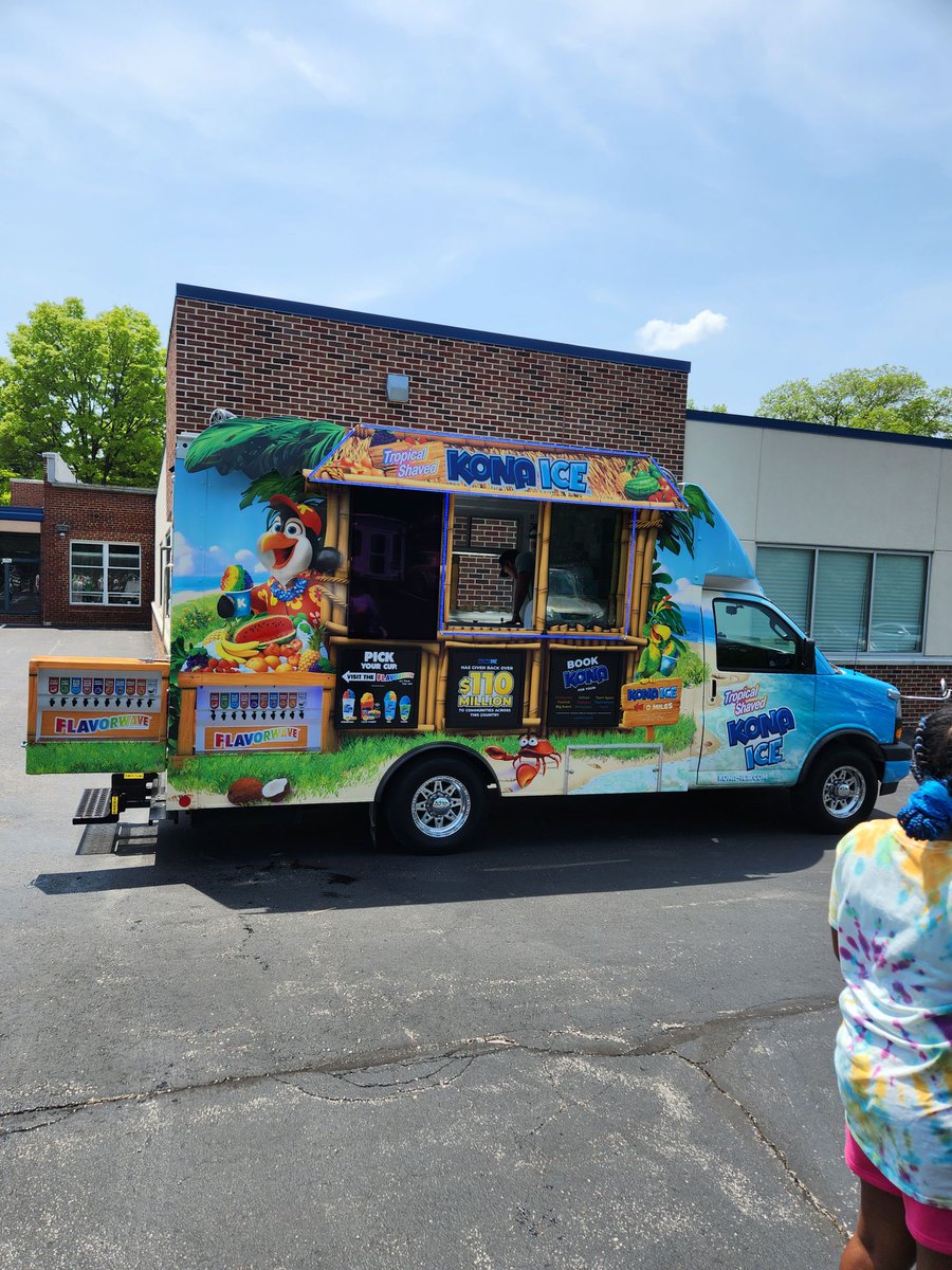 SherwoodCenter's tweet photo. Sherwood Autism Center is rolling into the weekend! Recently our team enjoyed the fun and flavors of Kona Ice on our campus. It was a blast to see the students, adults, and staff mix up their favorite flavor concoctions. What are you looking forward to this weekend? https://t.co/WT8PktbCw4