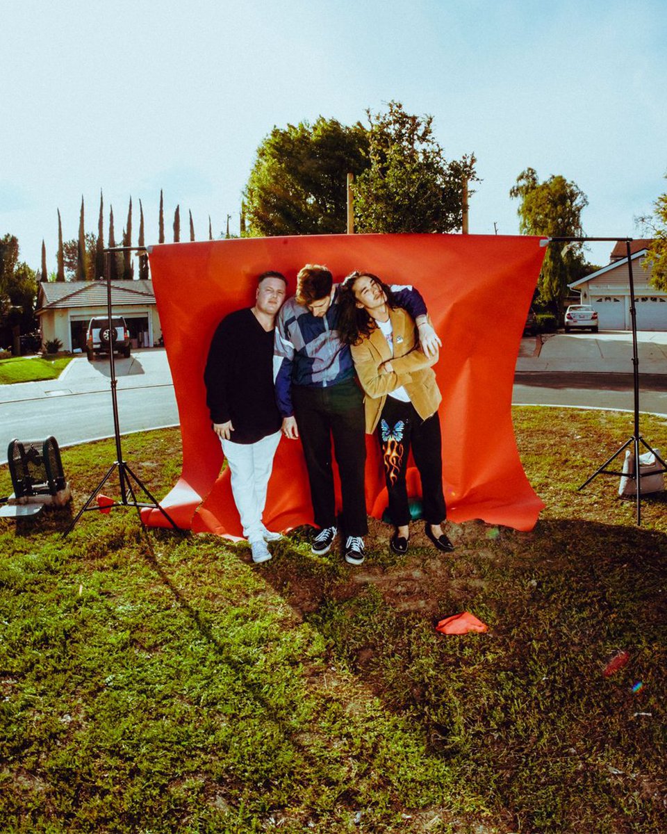 roses are red.....

complete the poem for us. show us what ya got!!!