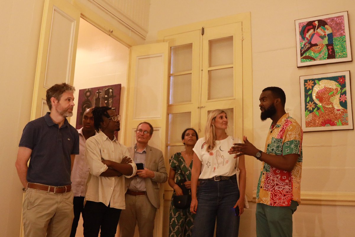 Akoustikprod's tweet photo. 📸 #SAC
L' @ambafranceht Vincent Hommeril et Ahounou Bérengère de l'Amb de 🇨🇵 en 🇭🇹, le Sec gén de l' @IFHpap Fabian Cayla, @OudjaniRadhia et Tourteau Florian de l' @AFD_France,  ont visité le dim 04 juin l'exposition CONFLUENCE(S) en présence des responsables de @Akoustikprod. https://t.co/ymVOaYuQhd