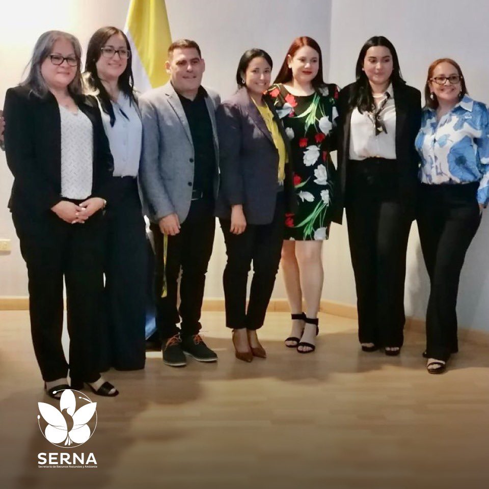 sernaHN's tweet photo. A través de nuestro proyecto #COPS4 felicitamos la Primera promoción de la Maestría en Gestión de la Salud, Seguridad y Ambiente en el Trabajo, de #UNAH.
Esta Maestría es otro de los espacios educativos a nivel superior en el que se integra la Gestión de Productos Químicos 🧑🔬👩🔬 https://t.co/TRI1golYya