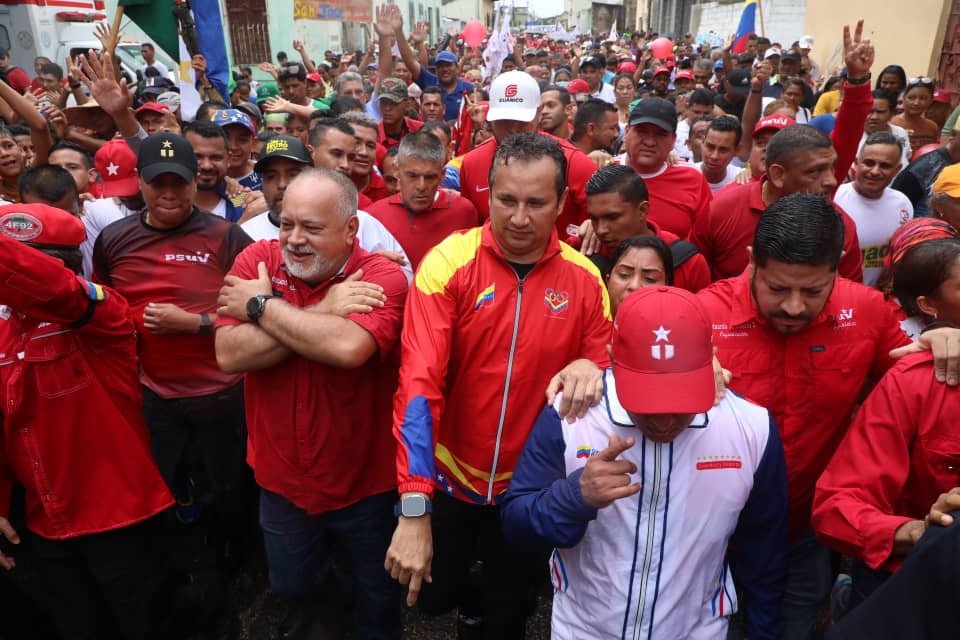 Diosdado Cabello agradeció a las estructuras de base del PSUV por su liderazgo auténtico goo.su/iRqVgdP
#VivaElPoderPopular