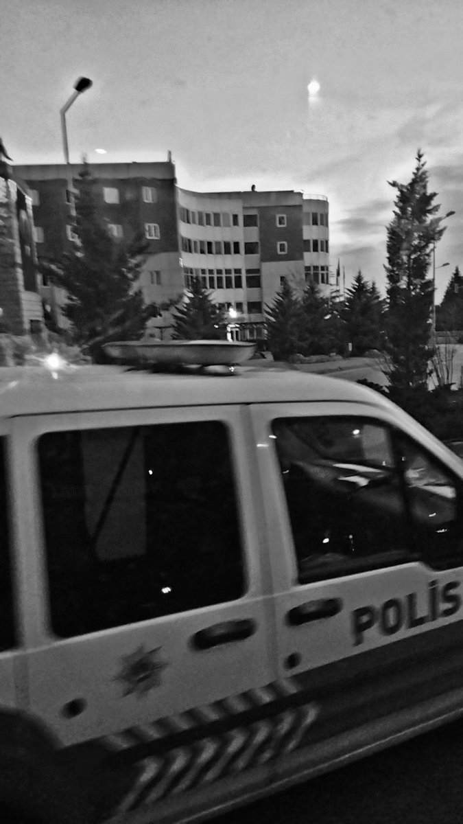Bir ömür seni aradım
Peşindeyim adım adım..🫀`