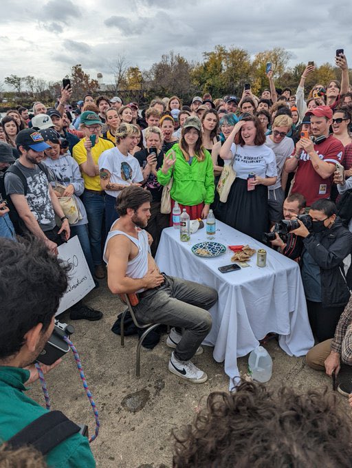 Did Michelangelo eat 40 rotisserie chickens in 40 consecutive days?