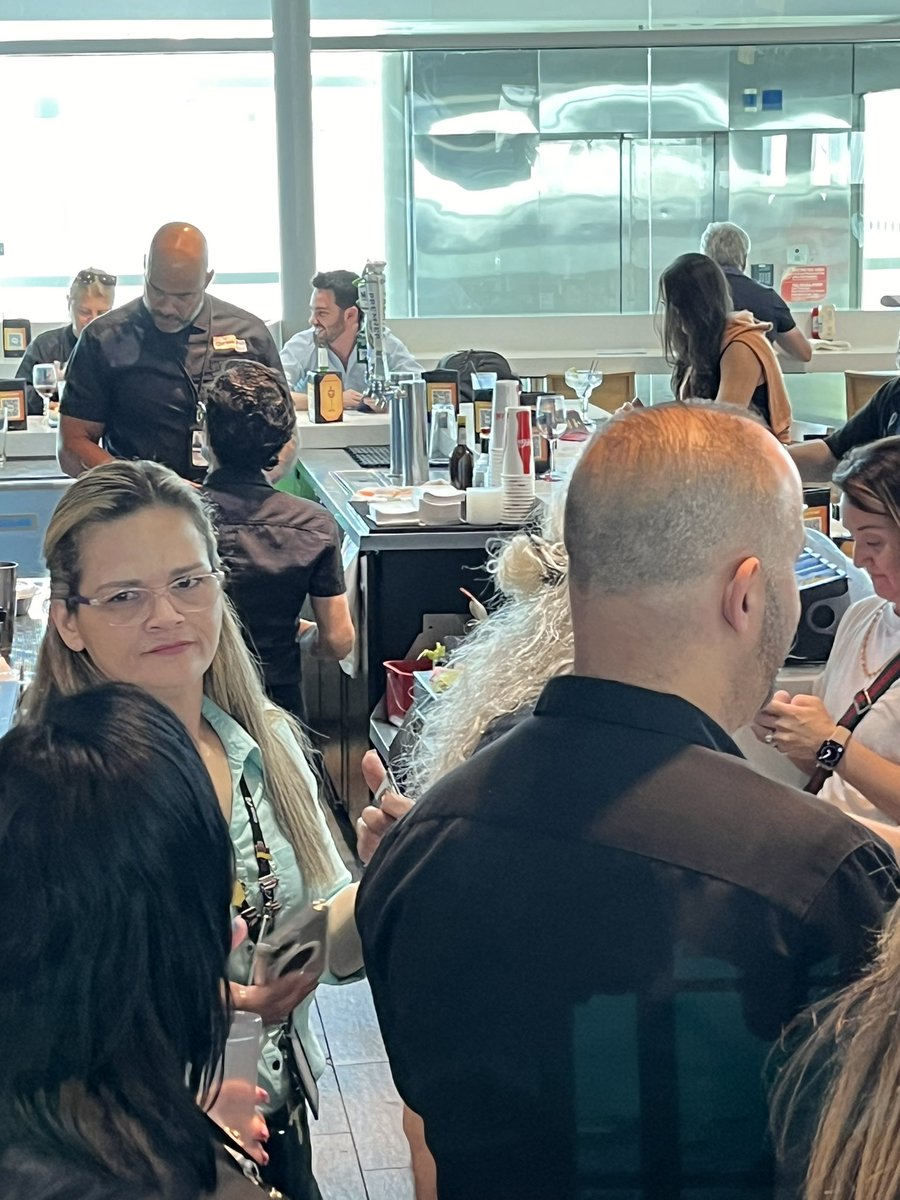 StacePro's tweet image. This jerk “manager” at @coronabarMIA in the @miamiairports refused to serve my meal after paying because their app wasn’t working properly! Spoke in Spanish when I tried to explain that I paid. When I found the receipt, she never even apologized to me. #miamilame #miamibitch
