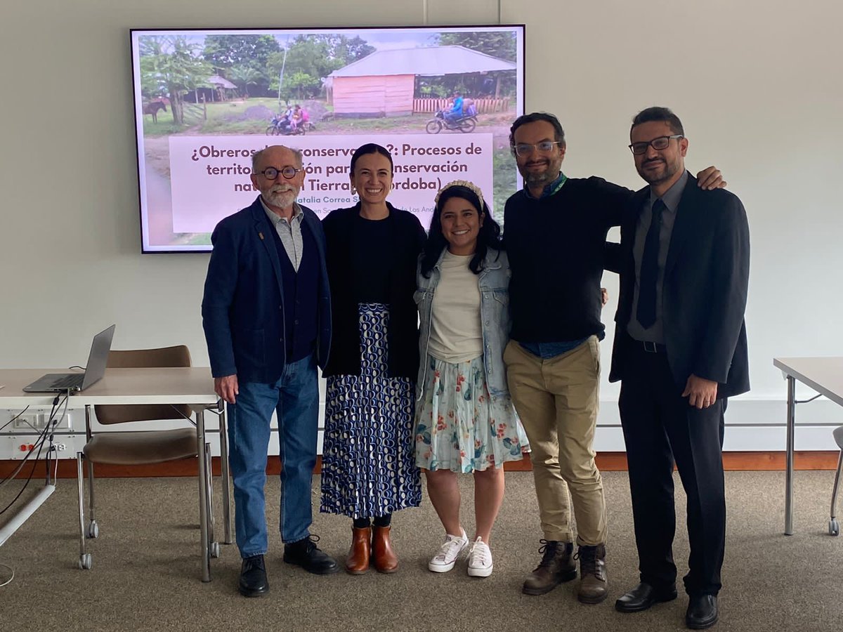 ¡Felicitaciones a <a href="/nataliacosan/">Natalia Correa Sanchez</a> por sustentar una gran tesis hoy! 👏🏾🎉

Fue relindo acompañar y aprender de este proceso, ver hoy su resultado y oir las muy buenas recomendaciones de <a href="/sergiocoronadod/">Sergio Coronado</a>  y <a href="/wjimenezgarcia/">Williams Jiménez</a> 
💛✨