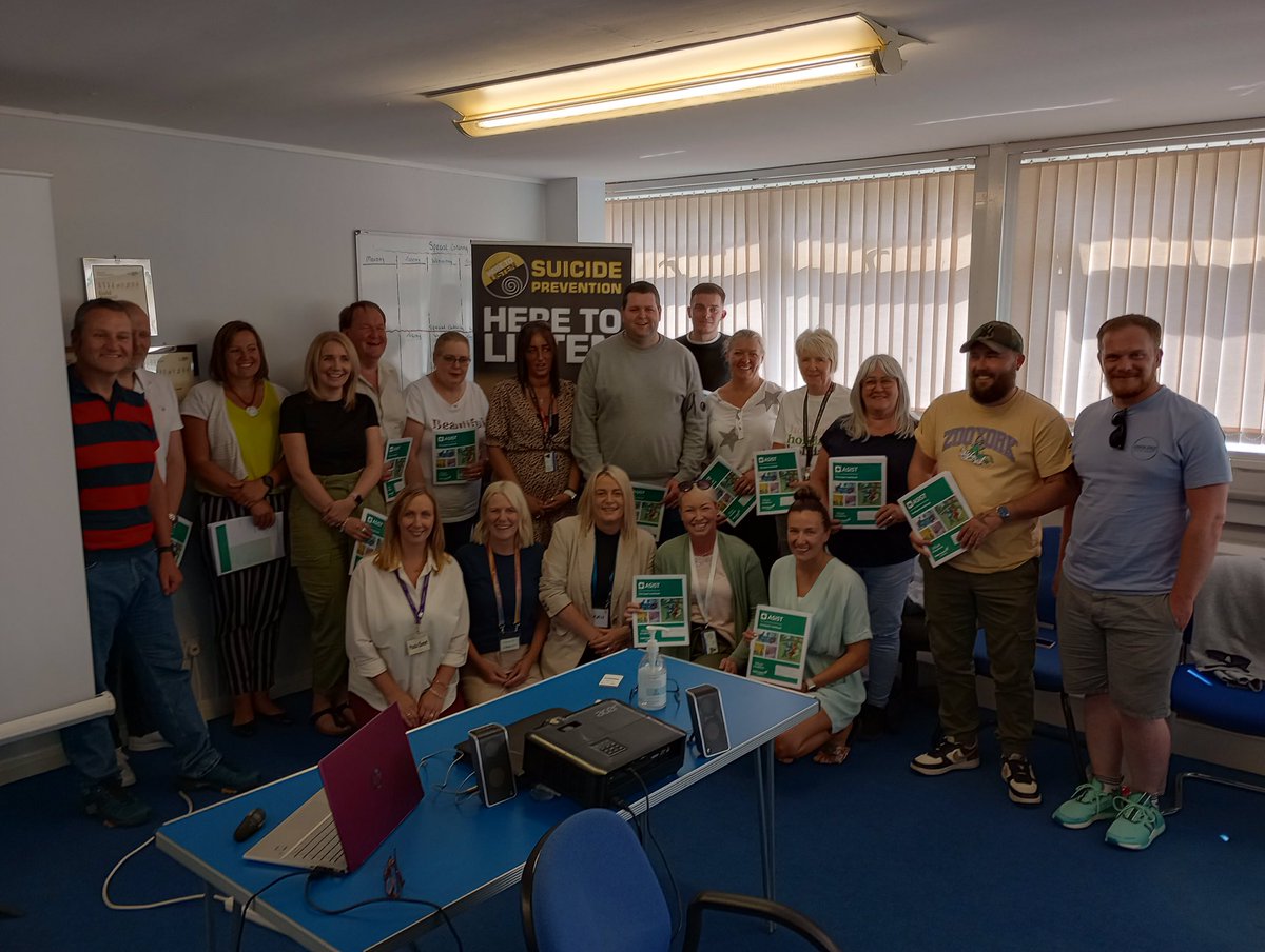 TrainingLom's tweet image. Another fantastic group in East Ayrshire, willing, ready and able to keep their corner of the world safer from Suicide. So grateful for the amazingness of these people. Also massive thank you to my  co- trainers @paulaewart and @sarahmillar_