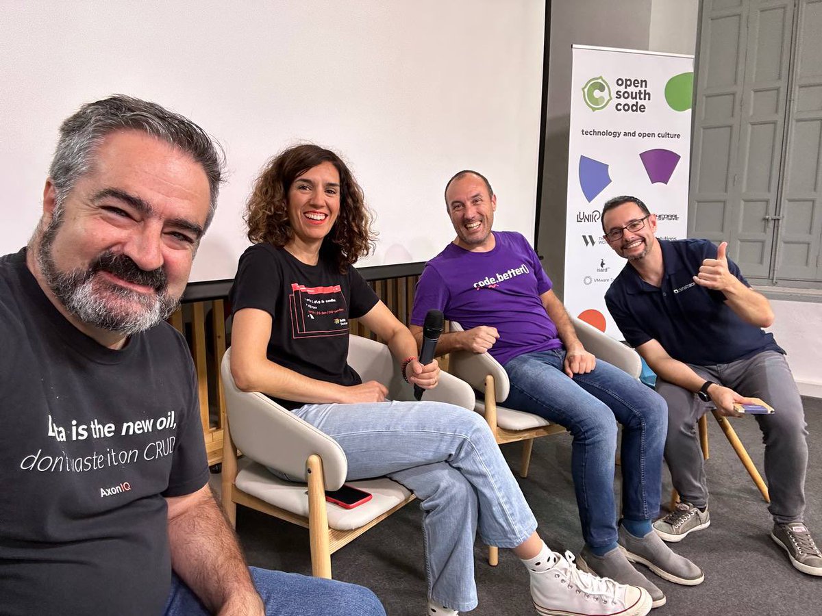 auritamh's tweet photo. Lo de las conf en el Sur 😁: 3 Java champions 🙌🏻 y yo comentando para @MalagaJUG las novedades de Java 21 en @Opensouthcode + picoteo. Como dice @vilojona una conférence spanish way 😉 ❤️💙 https://t.co/McZVwWnfNt