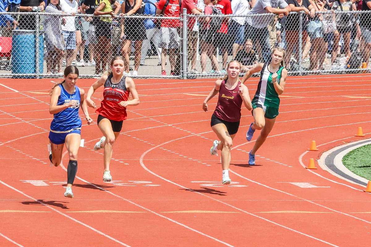 🐻🏃 Ava Maly runs a PR time of 25.62 in the 200M at the MN State Meet &amp; finished 6th to advance to the finals on Saturday. She also broke her school record for the 200M.  Let’s go Ava! #TeddyNation #TheVeltMpls #WeAreRoosevelt