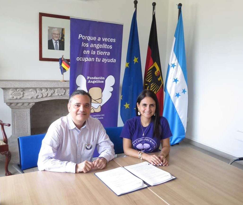 AlemaniaenHN's tweet image. 🇩🇪🇭🇳Alemania apoya medidas para #ReducciónMortalidadNeonatal y morbilidad en #ReciénNacidos con 18,500.- USD/460,000.- Lps. 👶
A través de un #microproyecto con #FundaciónAngelitos :compra de 5 simuladores para capacitaciones de #reanimación para personal médico de #neonatología.