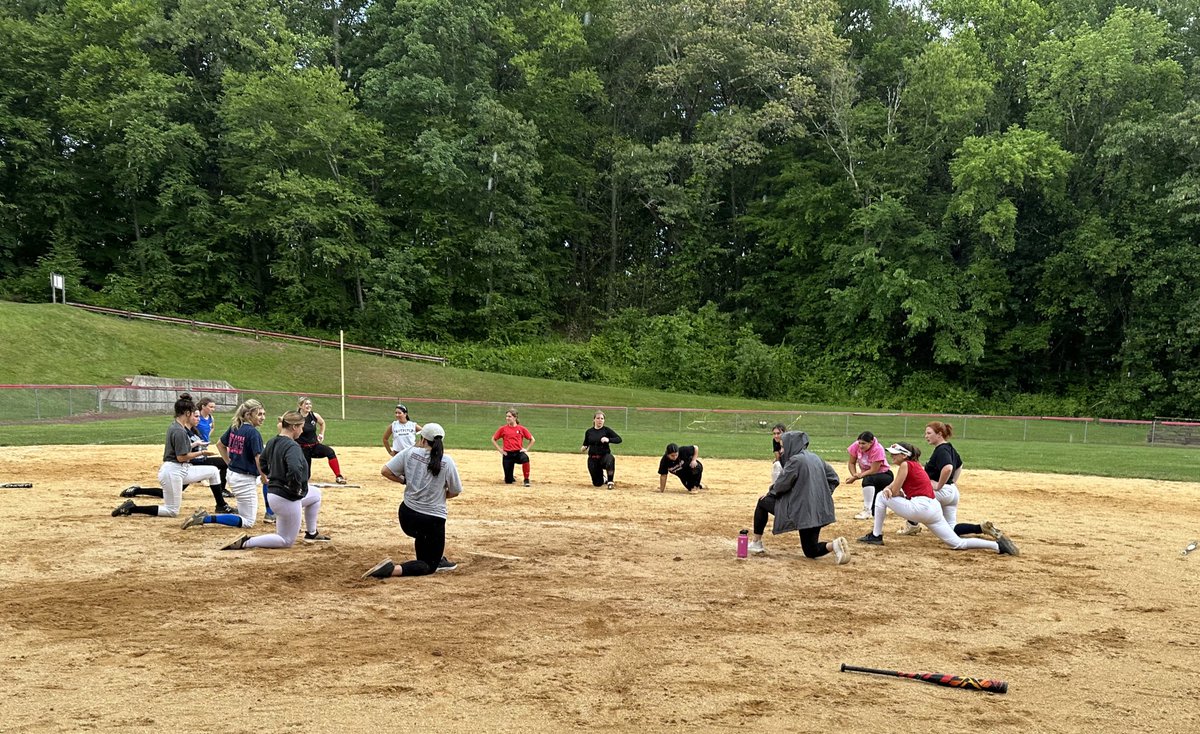 SHAsball's tweet photo. &amp; a wonderful yoga/stretch from our amazing trainer Kate! We are so thankful for her this year💪🏻🦈 https://t.co/uMqg7M2hWs