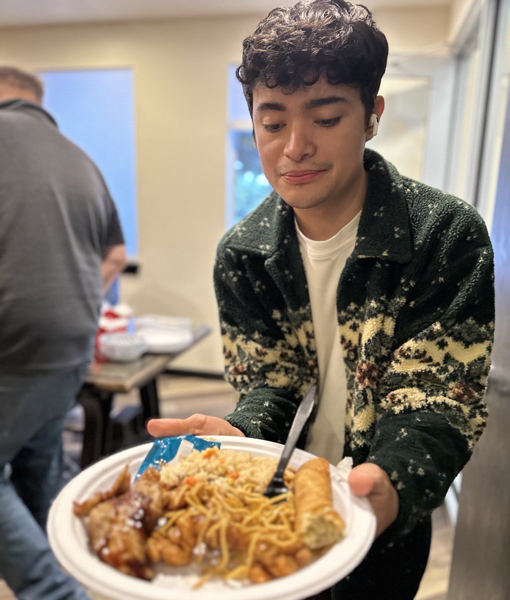 Red7Creative's tweet photo. This week's Red7 spotlight goes out to Danie⭐️ His hard work has not gone unnoticed, that's why he was nominated to choose our weekly lunch, & he chose Panda Express🐼 Keep up the hard work!
Check in here for more team updates😄
#Red7Creative #AdAgency #DigitalMarketing https://t.co/bYJ9nO5HNM