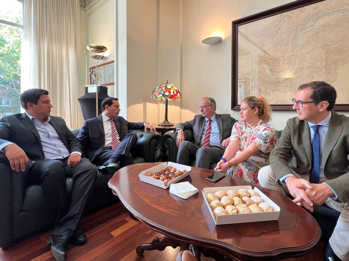 MauVila's tweet photo. También me reuní en #Barcelona, #España con @josedionigonz, Director Global y @lulubomm, Directora para México y América Latina de la Unión Internacional de Transporte Público (@UITPnews) platicamos de las tendencias internacionales más importantes en movilidad que podríamos replicar en nuestro estado para seguir mejorando el Sistema de Transporte #VaYVen, ofreciendo un servicio sustentable y de calidad a la altura de los mejores transportes del mundo.