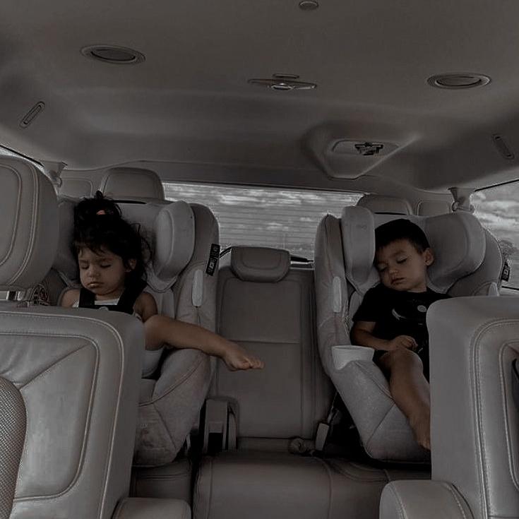 ᅟᅟ

 📸:  𝗕𝗲𝗥𝗲𝗮𝗹   /   ELLABENNETT

  “ Passar  o  dia   inteiro   ouvindo   as   risadinhas  e  gritinhos  dos   dois,  pra   no   fim   da tarde   voltar   pra   casa   em   um   silêncio   completo    porque    ambos   estão   dormindo  . . . ”

ᅟᅟ