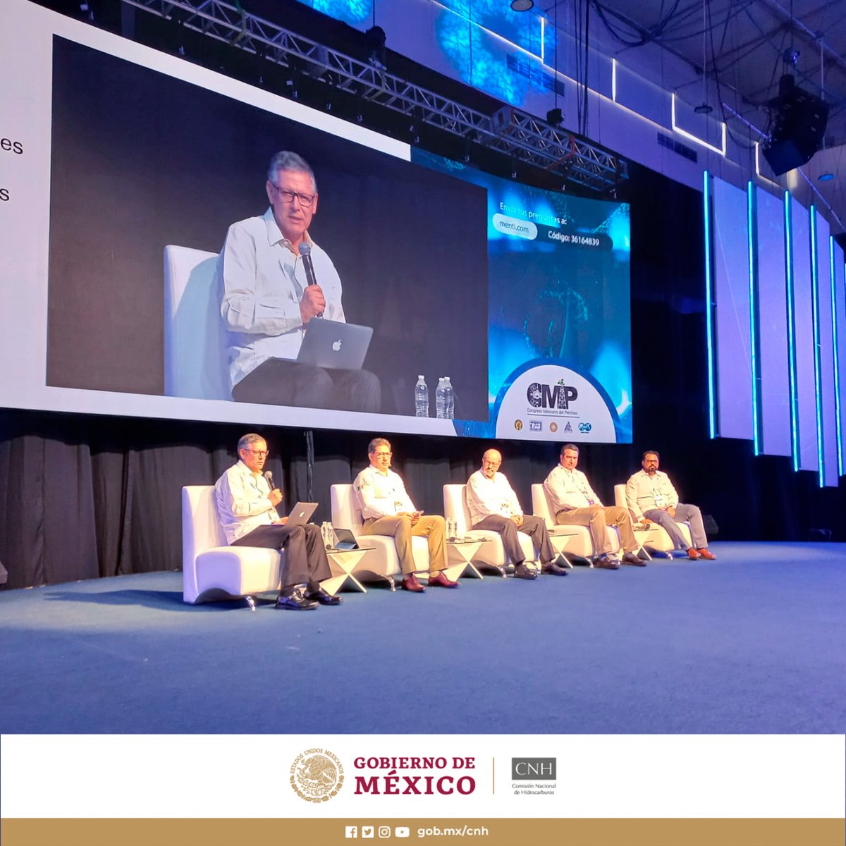 CNH_MX's tweet photo. El Comisionado de la @CNH_MX y Miembro del Comité Organizador del @CMP_Petroleo, @DrNestor_MR , participa en la Conferencia “Retos y Oportunidades para incrementar la disponibilidad del Gas Natural en México”.
#CMP2023 https://t.co/pACG1gjBLQ