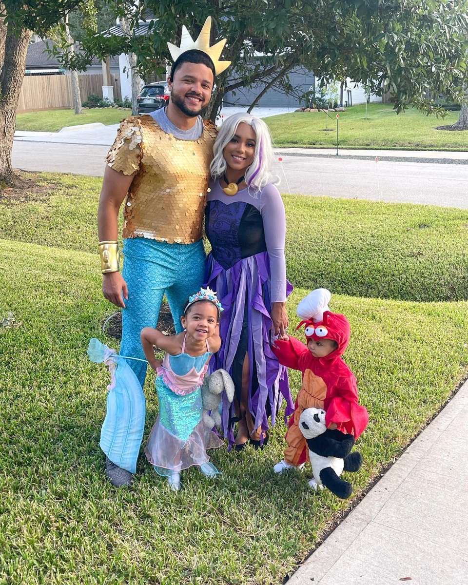 little-mermaid-family-costumes