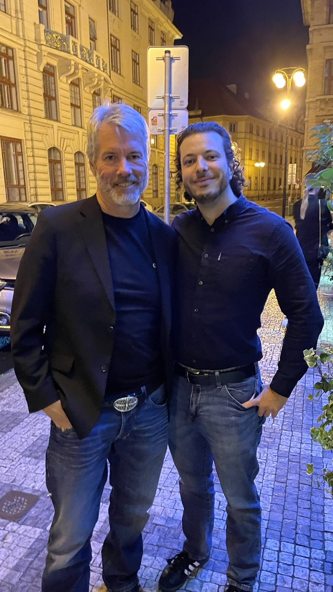 War ein unfassbares Dinner mit @saylor! Ich berichte die nächstes Tage. Es  war einfach inspirierend! #Bitcoin Familie