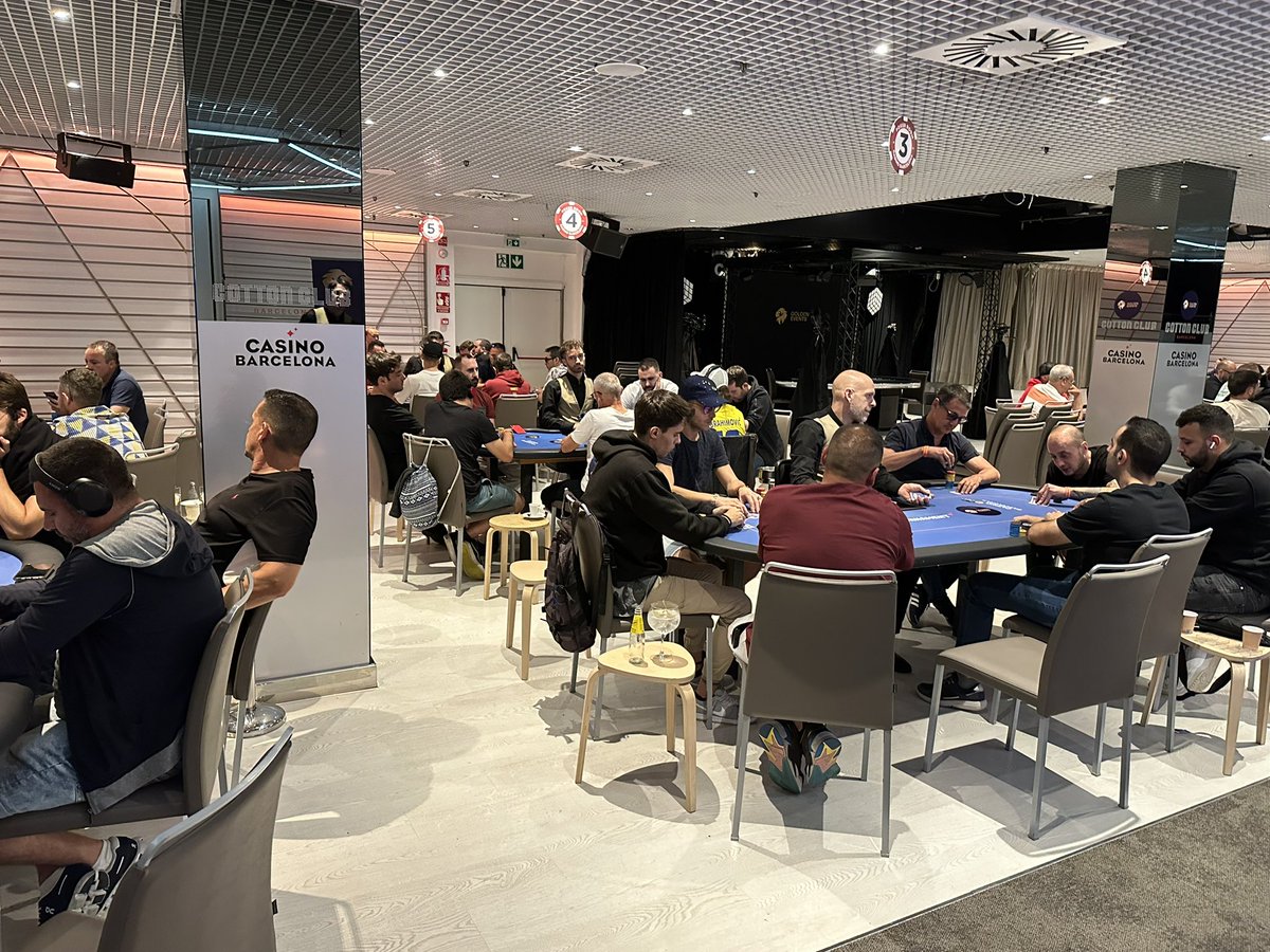 CasinoBarcelona's tweet image. 🏆 MAIN EVENT - DÍA 1B 🏆

El MAIN EVENT roza los 1️⃣0️⃣0️⃣ jugadores en el día 1B 

Estamos al borde del nivel 6 previo al ultimo descanso del día. 

El registro estará abierto todo el día y durante los dos primeros niveles del día 2 🔥

#GoldenEvents