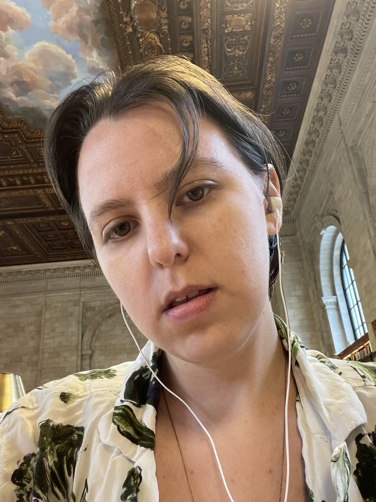 hellyeahelio's tweet photo. hi from library elio https://t.co/29EmwqBD5i