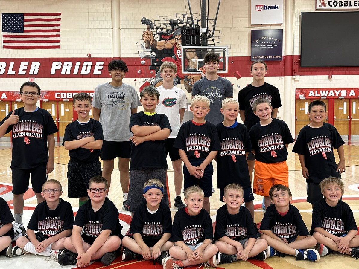 Thanks to all the parents, grandparents and anyone else that got these kids to the Cobbler Hoops Camp this week. And a big thank you to the coaches that helped out!
Great week of camp!