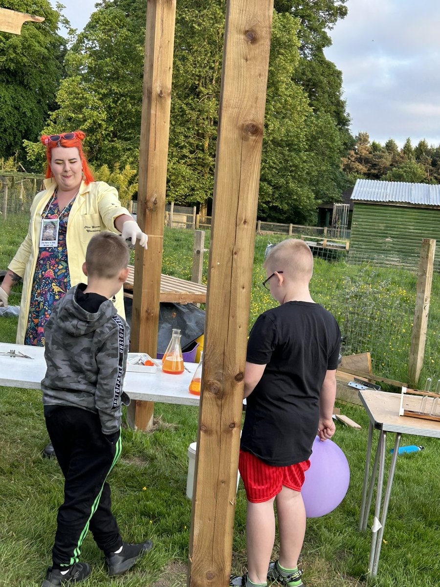 MorganAcPhysics's tweet image. Amazing stuff at Dreamnight at the Zoo from our Mad Scientists! @morganacademy1  @JohnnyLothian