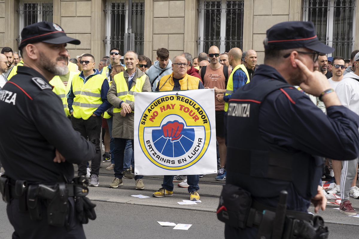 Sindicatos de la Ertzaintza acusan ahora al colectivo asindical de querer tutelarles con insultos y amenazas naiz.eus/eu/info/notici…