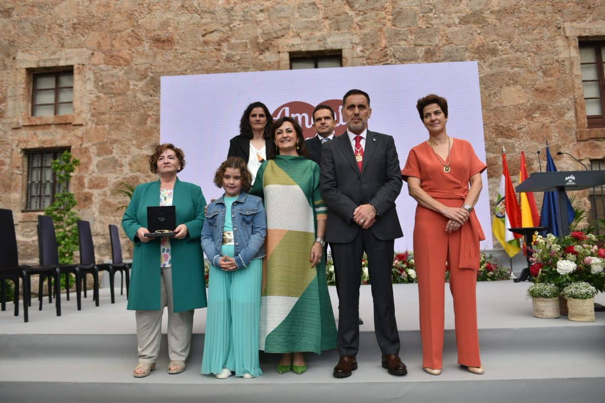 🍊 🎖️  Desde Ciudadanos Haro queremos felicitar al Haro Rioja Voley y a María Vargas, que han recibido la Medalla de La Rioja y el título de Riojana Ilustre, respectivamente, en San Millán, con motivo del acto institucional por el Día de La Rioja.

💪🏼 ¡¡¡Enhorabuena jarreros!!