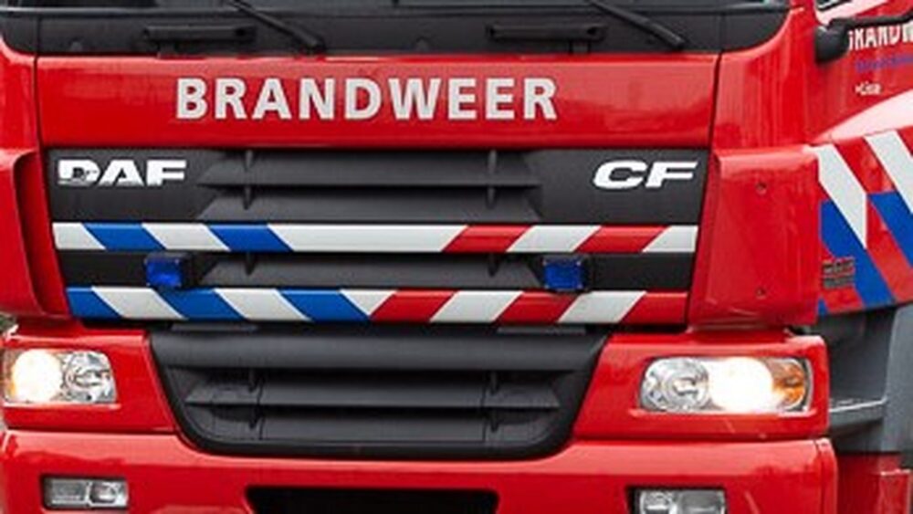 NL-Alert vanwege rookwolk enorme brand in Ter Aar - deteyding.nl/nl-alert-vanwe…