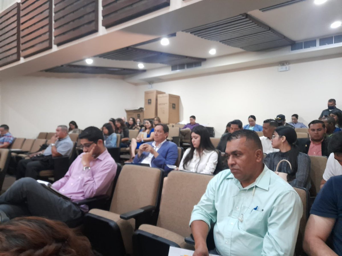📹📲📸  Esta mañana se llevó a cabo el taller de habilidades avanzadas para la comunicación con el  exdirector de CNN en español Willie A Lora donde se conoció más sobre medios digitales,  redes sociales, instrumento informativo y su manipulación, desinformación y sus retos. 

El