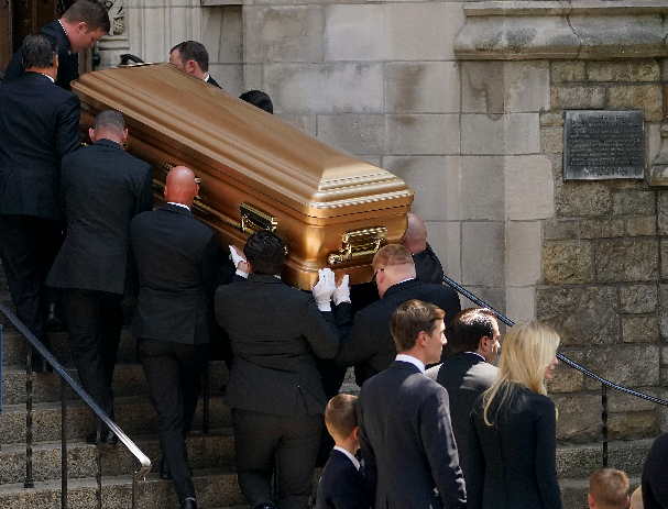 VABVOX's tweet photo. Am I the only one still wondering why it took 10 pallbearers to carry Ivana Trump's coffin, why she was buried at a golf course at Bedminster--one of the sites where the Trump indictment states purloined documents were found? https://t.co/4pljKfUaaC