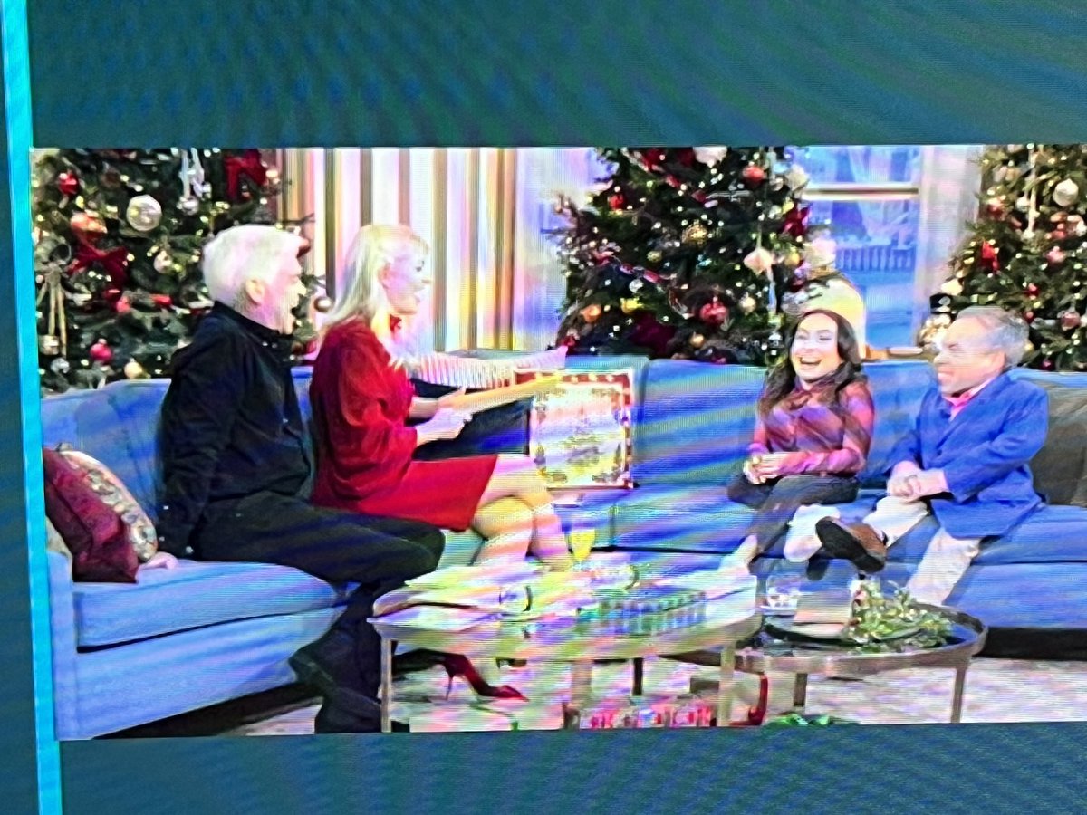 TheRealSid's tweet photo. @NOWTV Not sure I remember Phillip Schofield, Holly Willoughby, Warwick Davis and his daughter  being in Elysium… https://t.co/OpGz3IIK87
