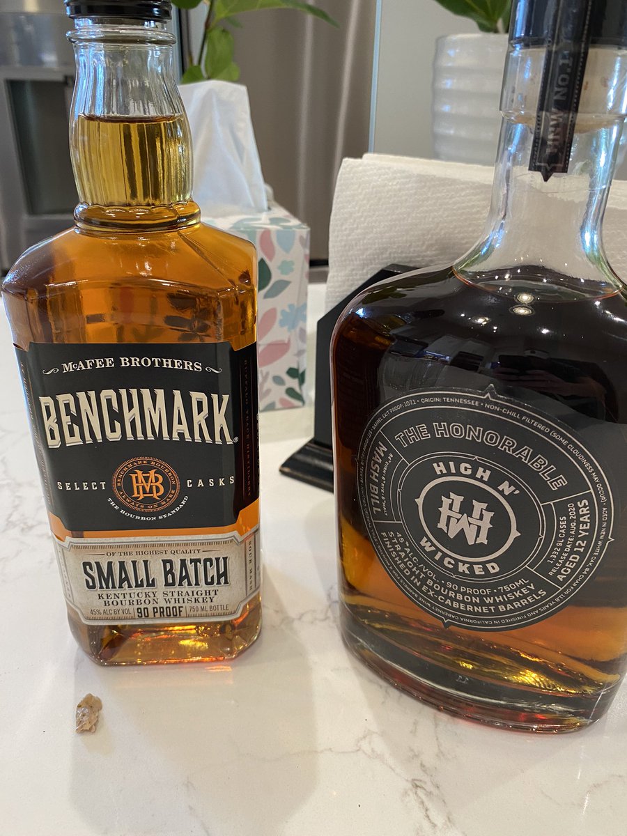 jpjones58's tweet photo. Tonight’s pours while watching the Yardcocks.#beatflorida #benchmarkbourbon #highnwickedbourbon @GamecockBourbon https://t.co/e8U3ymTXlF