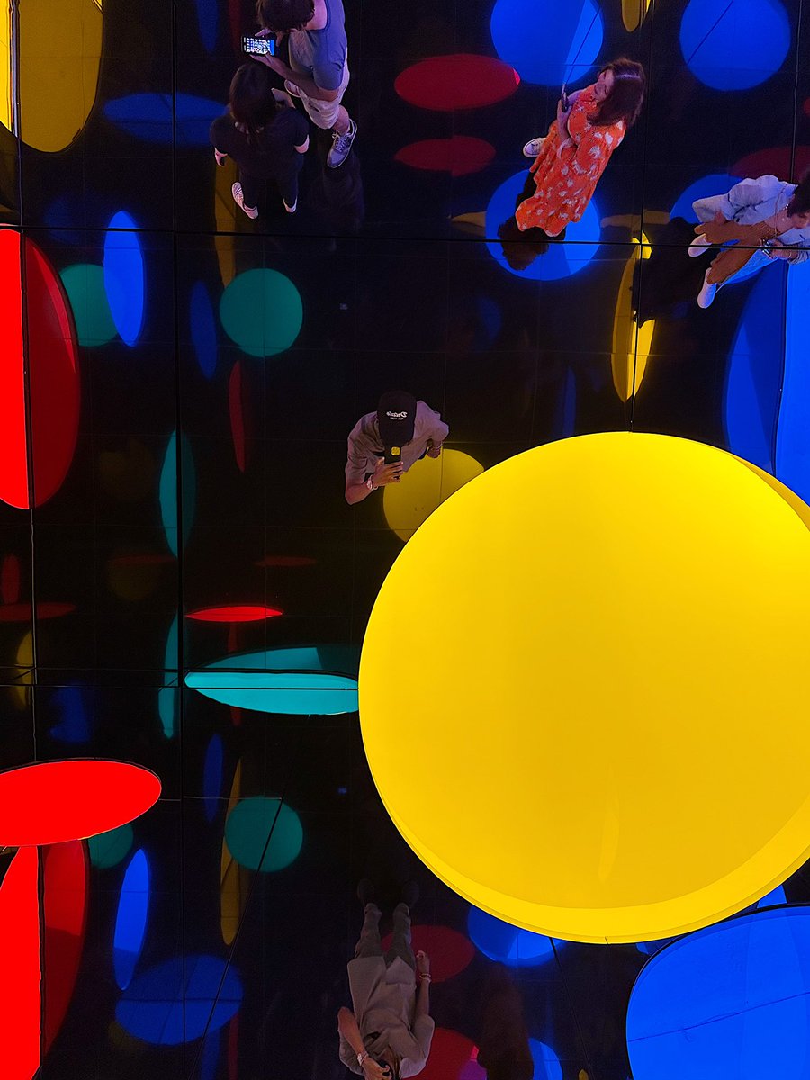 TheFlyestEver_'s tweet photo. I Wasn't Even Gonna Take Pictures But That #yayoikasuma Too 🔥 https://t.co/86JRw5FRvm