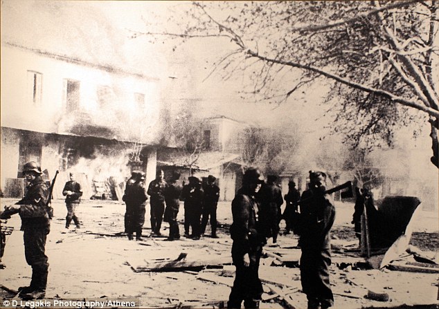 AnAthenianToLDN's tweet photo. Σαν σήμερα,

10/6/1944

Για περισσότερες από 2 ώρες, τα στρατεύματα των SS της 4ης Μεραρχίας υπό τη διοίκηση του  Fritz Lautenbach σφαγιάζουν το Δίστομο.

Συνολικά 214 άνδρες, γυναίκες και παιδιά έχασαν τη ζωή τους. https://t.co/oLPIOulQZM