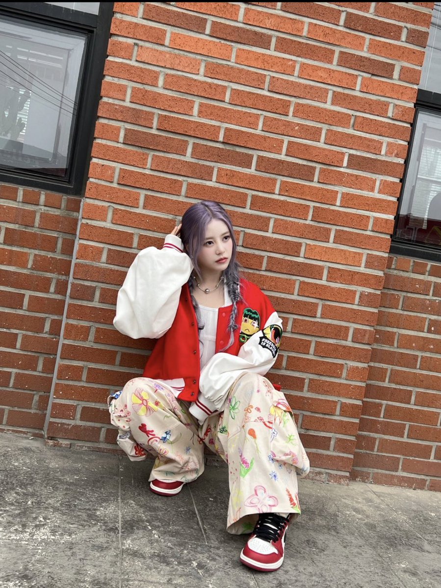 Senasources's tweet photo. Sena [Kream update]

#SENA #세나 https://t.co/1TCV4xX6FK