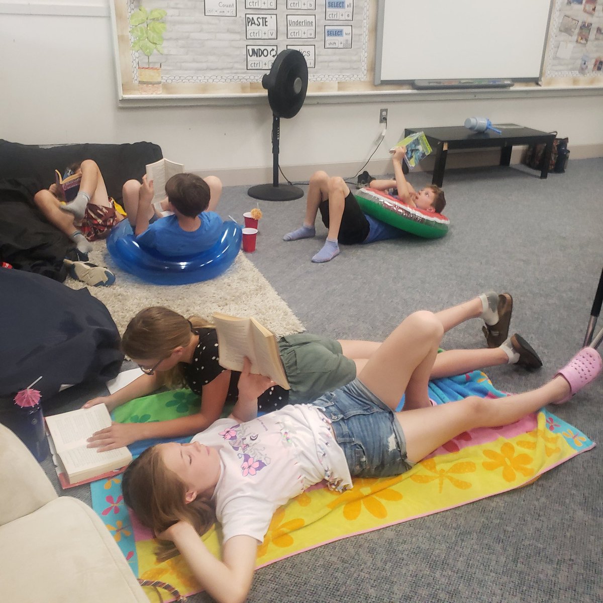 MrsShowers56's tweet photo. Mentally we're finishing the year in Hawaii to survive our hot classroom @drakeschoolsk!  🥵🥵 https://t.co/vIL7XL5xIE