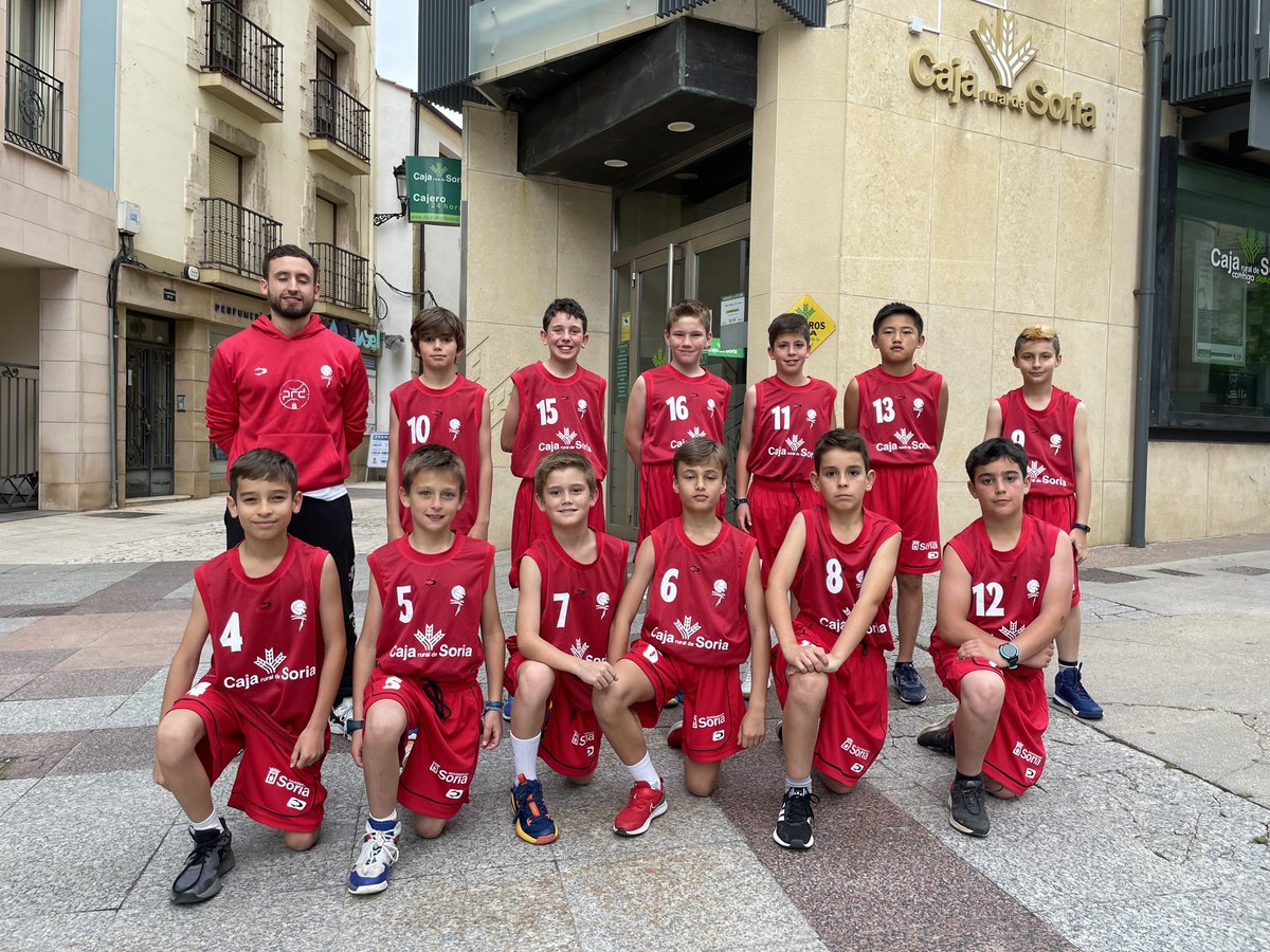El pasado miércoles presentamos a nuestras selecciones PRD en las oficinas de Caja Rural de Soria. Este fin de semana es el turno de la selección femenina, que ya esta en Béjar. A descansar y a darlo todo mañana!!! Disfrutadlo mucho!! <a href="/FBCyL/">FBCyL</a>