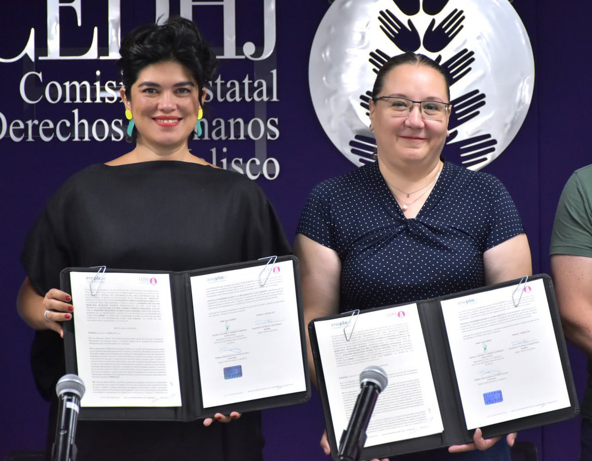CEDHJ's tweet photo. que realiza el instituto y los puntos de coincidencia para abonar a la promoción y protección de los #DerechosHumanos.
Luz del Carmen Godínez González, Presidenta de la CEDHJ, y @patriciaurbana, titular del #IMEPLAN, celebraron la firma del documento de esta alianza https://t.co/QQdp3M1y90
