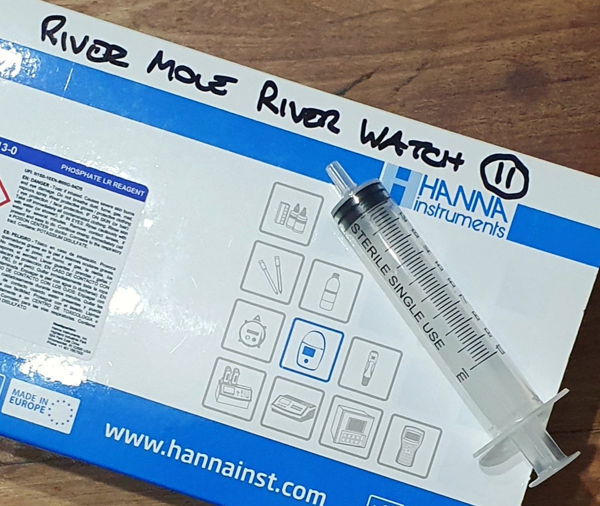 Have kit, will test! 💦🧪
Excellent training session with #RiverMoleRiverWatch this evening. Jason & I will start #watertesting at 2 sites later this month..👍 #waterqualitytesting #waterpollution #rivermole #riverpollution #rivermonitoring #phosphates #sewage #horley @SirGeogy