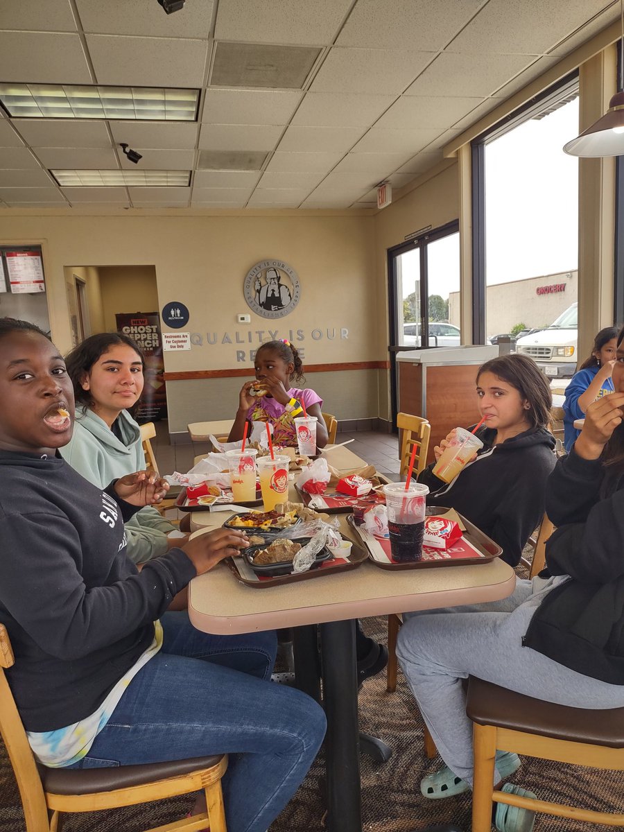 Meridian Elementary School Safety Patrol celebration lunch. Thank you for your service! @MeridianCVUSD @CajonValleyUSD @BostoniaGlobal @APLee_CVUSD @ChristineSphar @EdHidalgoSD @mrcolemancvusd @S_Smith_1st @mariakehoe2 @DiannaSorahan