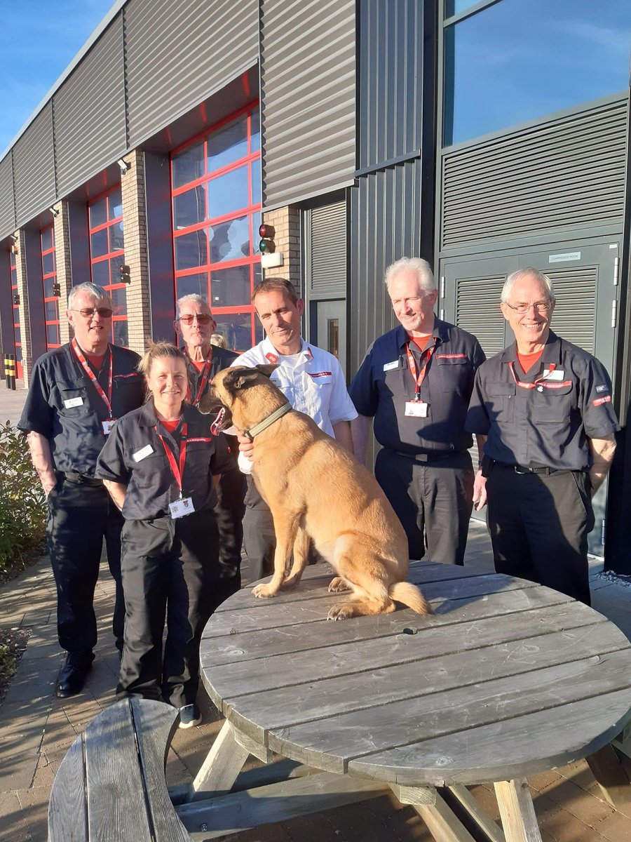 Last night we held a Volunteer Meeting at Wyre Forest Fire Station. 
We welcomed our Service Dog Radar 🐕 and her handler Watch Commander Don Mackenzie who gave us a brilliant presentation all about USAR and Radar's Role. Thank you Don, what a very clever dog you have 🐾