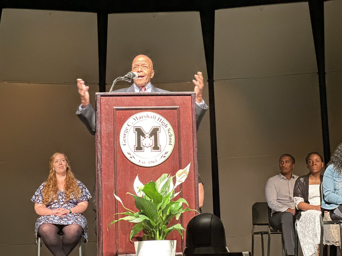 ProvidenceFCPS's tweet photo. Grateful to spend my morning celebrating the @SJDavisCenter Class of 2023! What a treat to hear our student speakers and have the Center’s first principal David Temple on hand for its 40th anniversary transition ceremony. #FCPSgrad23 https://t.co/hr6bDWoL52