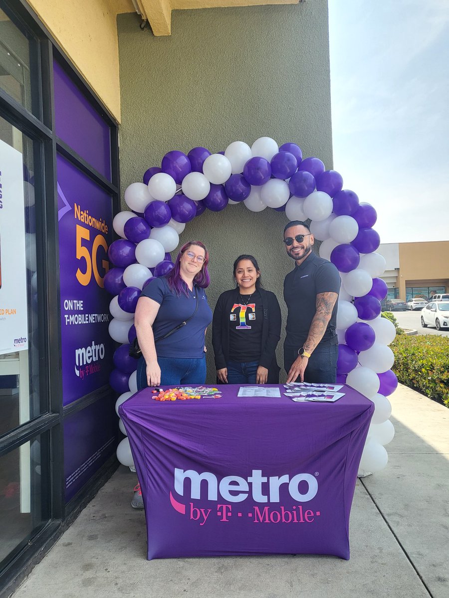 Laura Gold tweet media