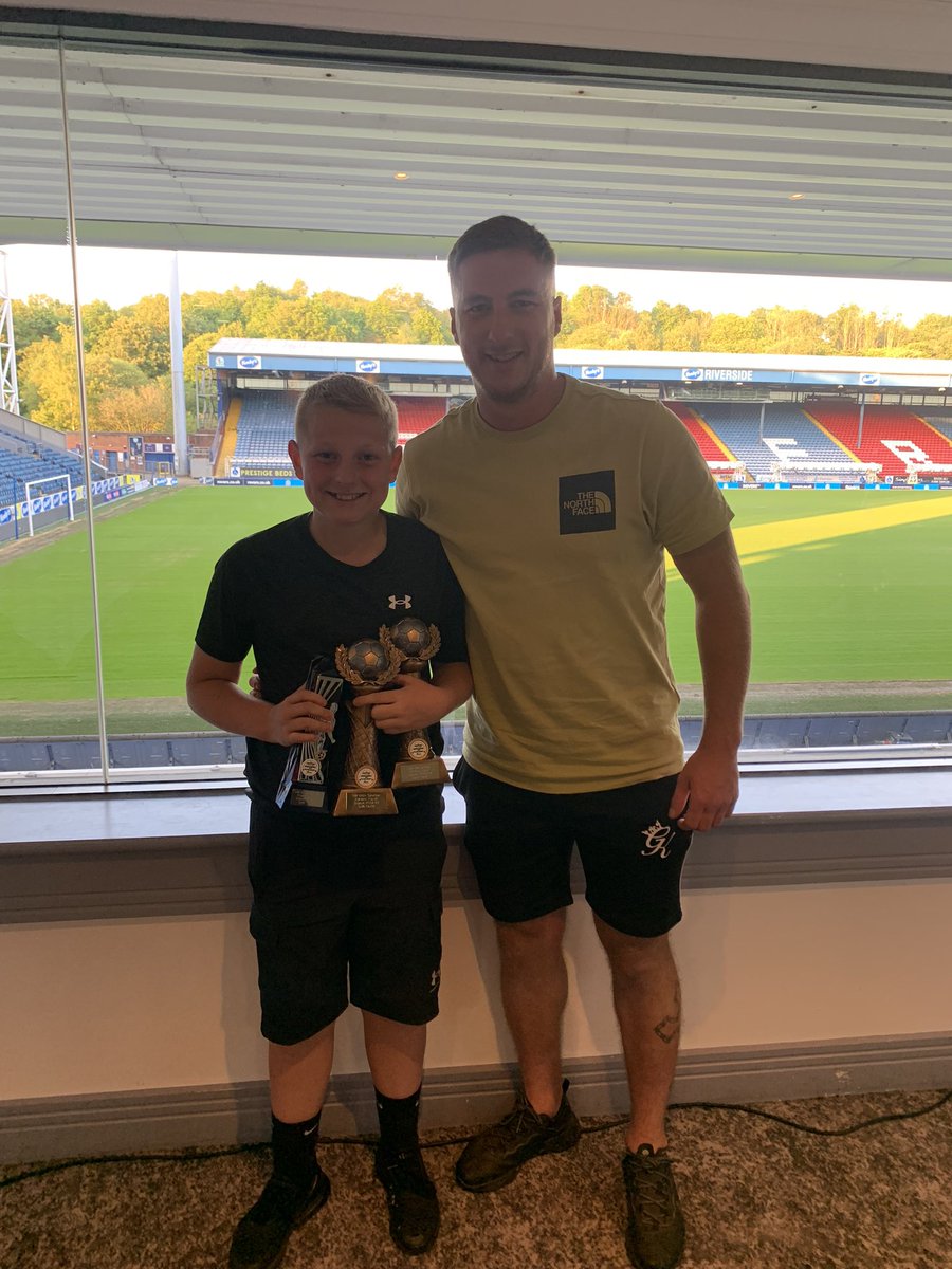 JamieTaylor_95's tweet photo. Proud dad moment tonight watching Seth pick up players player and parents player of the year for Saturdays, also getting parents player for Sunday team. 
Been unreal and Solid all season at centre half well deserved 👏⚽️ https://t.co/FQUTVZJanF