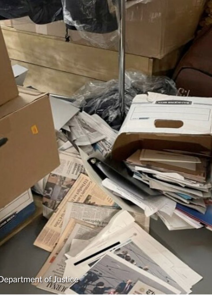 Alex Barker (@alexebarker) on Twitter photo Among the many crazy things in the Trump indictment:
Hard evidence that Trump stashed away **an FT front page on the EU budget**
A top secret <a href="/GuyChazan/">Guy Chazan</a> and <a href="/MehreenKhn/">Mehreen Khan</a> scoop from 2019
ft.com/content/9c8243… Among the many crazy things in the Trump indictment:
Hard evidence that Trump stashed away **an FT front page on the EU budget**
A top secret <a href="/GuyChazan/">Guy Chazan</a> and <a href="/MehreenKhn/">Mehreen Khan</a> scoop from 2019
ft.com/content/9c8243…