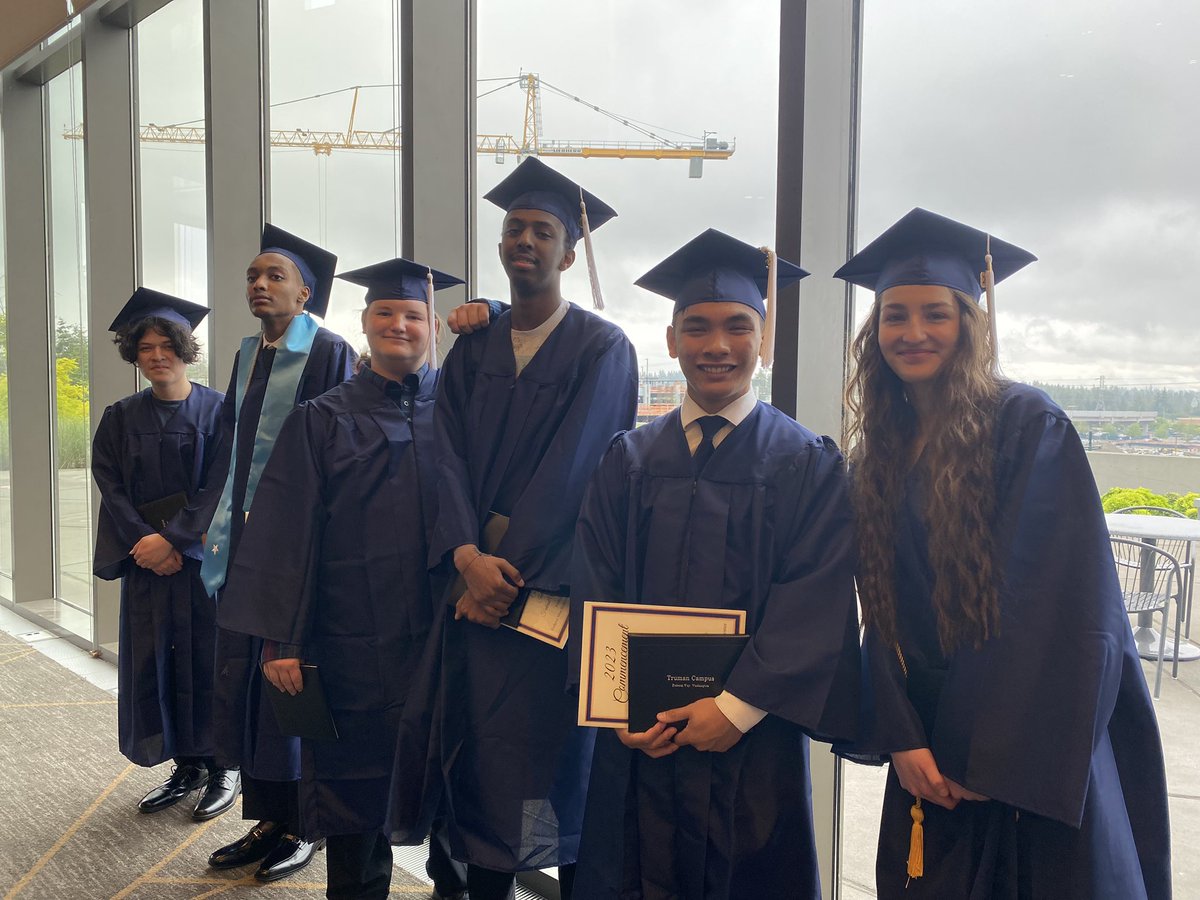FWPS210's tweet photo. Oh, the places you’ll go! Congratulations, Internet Academy 2023 graduates. #IAGrad @TheiAcademy #Classof2023 https://t.co/CUvrPn6m87