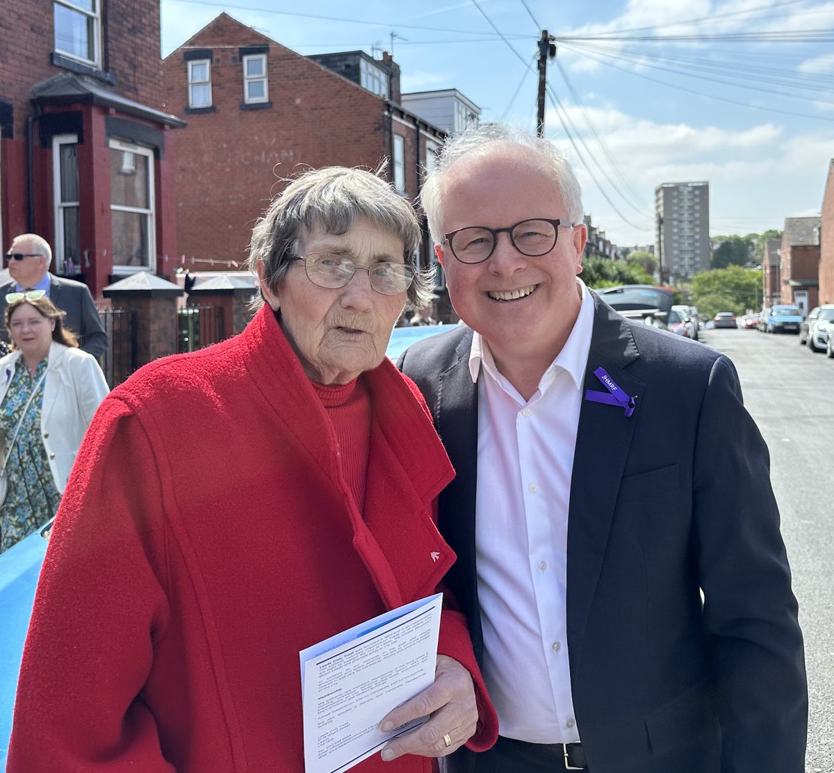 So wonderful to see Mavis Robinson MBE this morning at the unveiling of June Hancock’s blue plaque in Armley; Mavis was June’s Macmillan nurse and the first specialist mesothelioma nurse in the UK (and indeed the world) ⁦<a href="/budgen_a/">Adrian Budgen</a>⁩